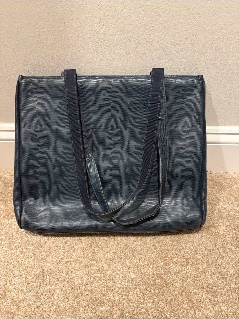Salvatore Ferragamo Handbag (project bag to repair handles etc) - Picture 6 of 6
